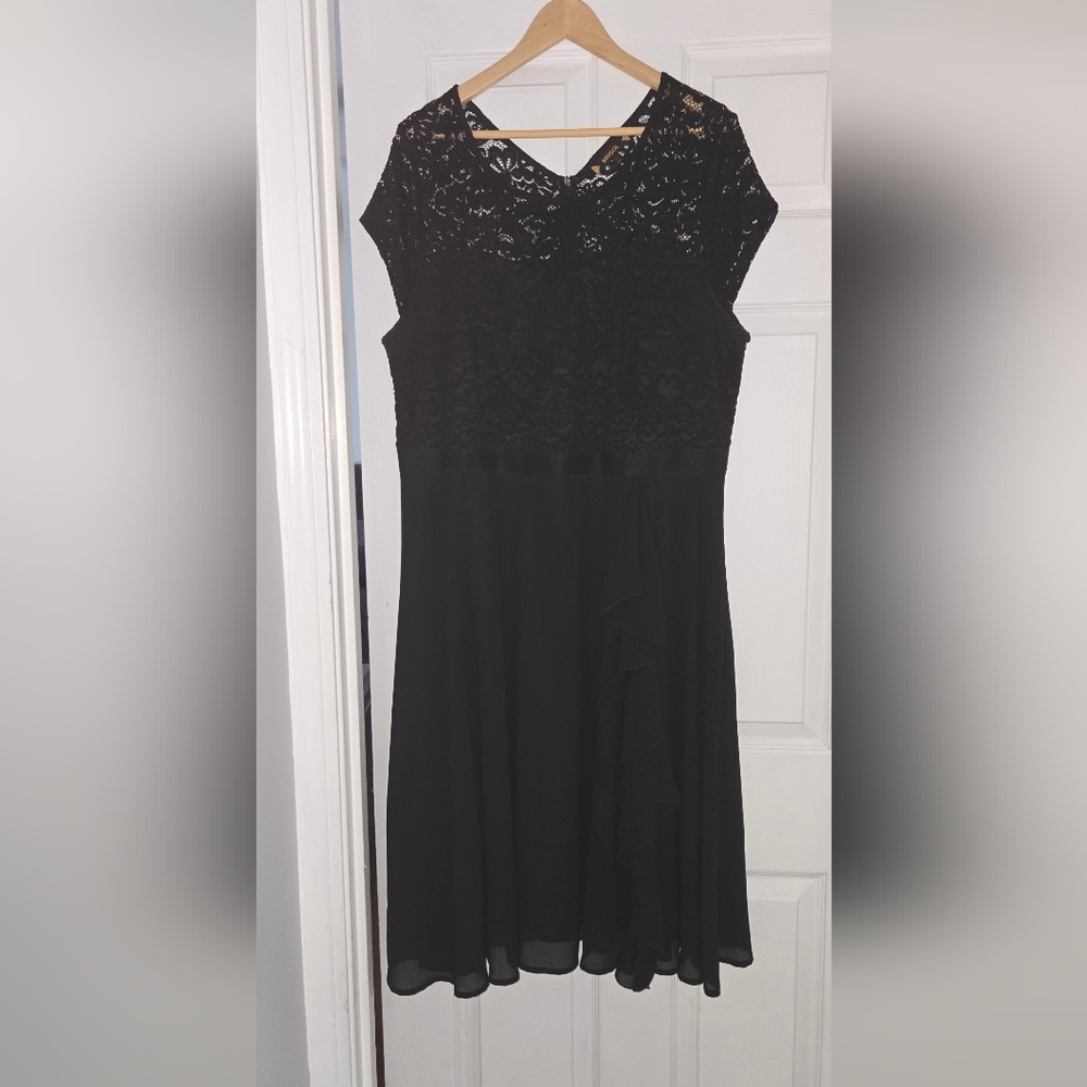 Miusol Black Lace Midi Dress
